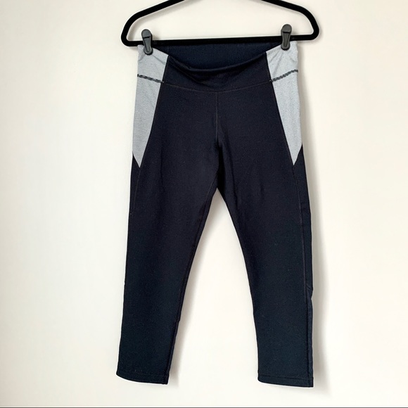Under Armour Pants - Under Armour Cropped Mesh Panel Leggings